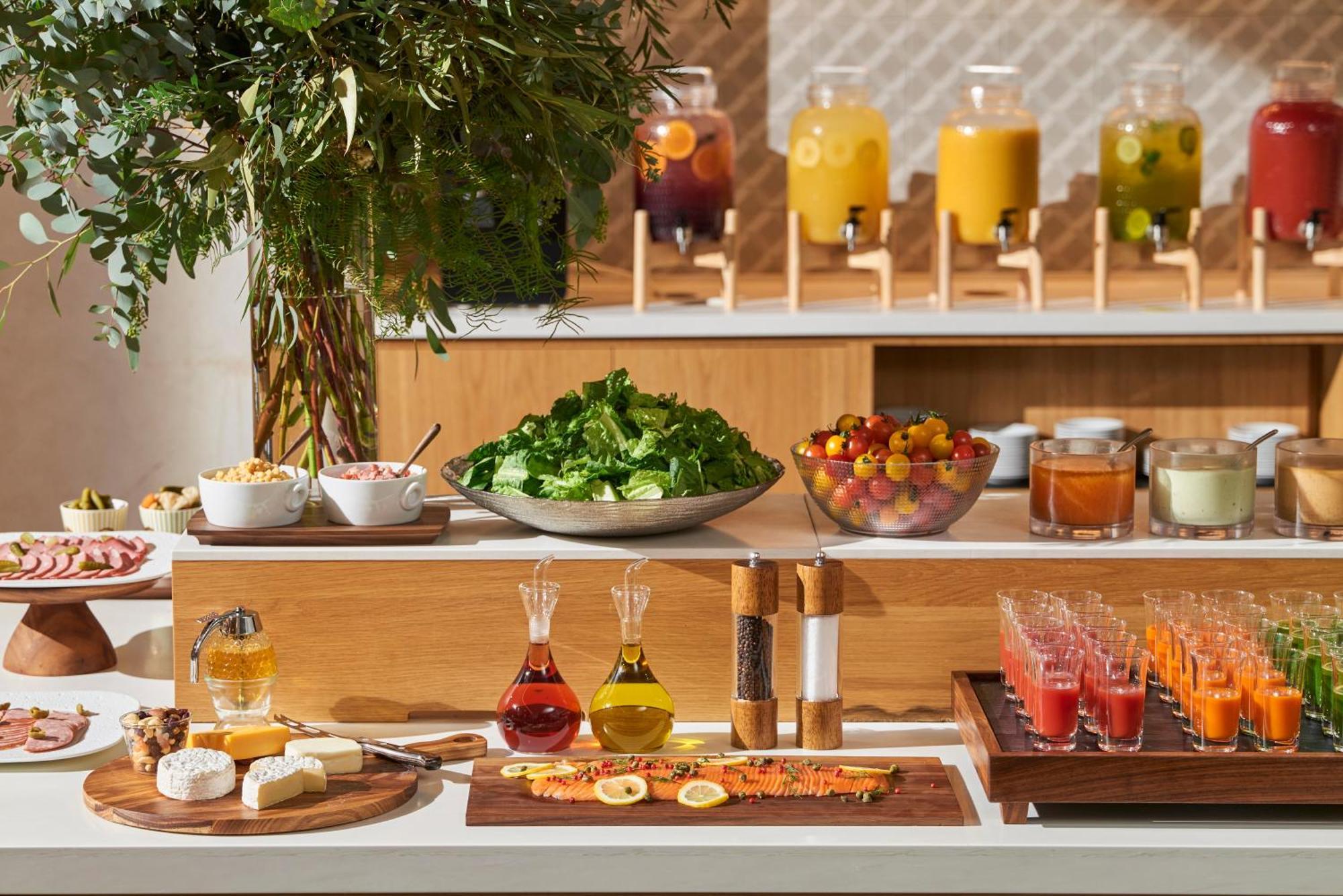 Omo7 Osaka By Hoshino Resorts Eksteriør billede A salad bar