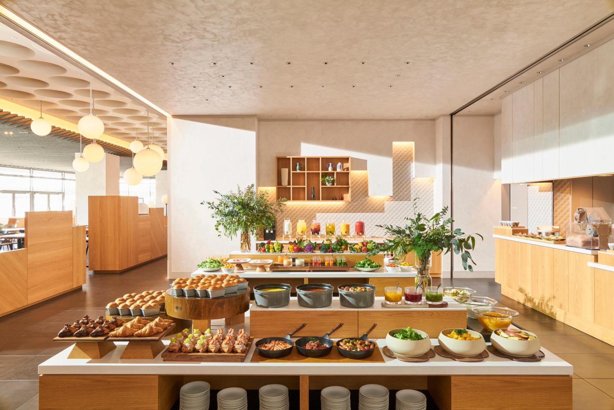 Omo7 Osaka By Hoshino Resorts Eksteriør billede The buffet at the lounge