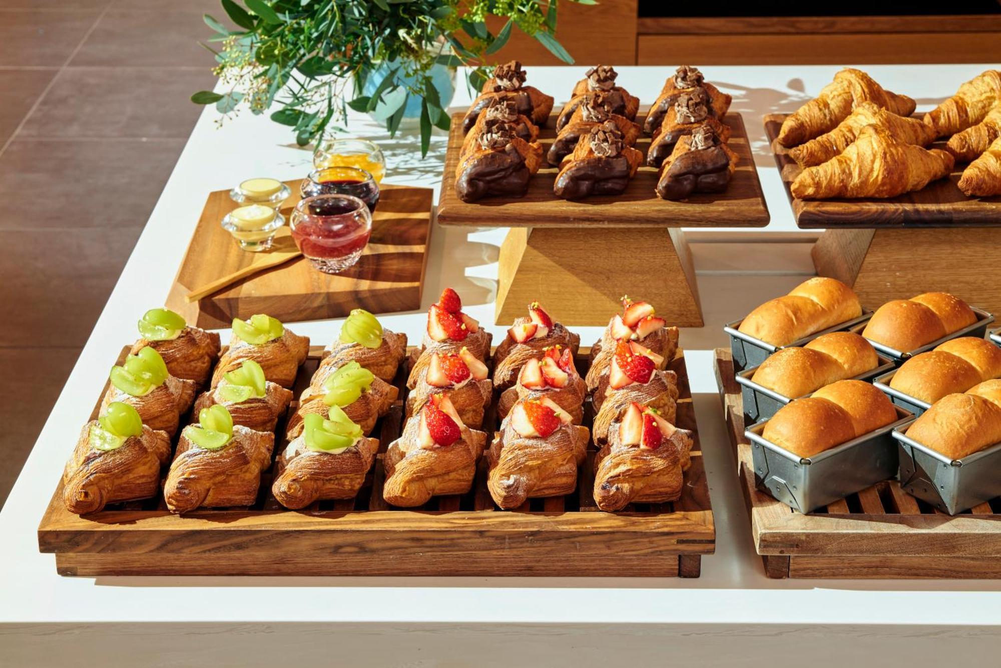 Omo7 Osaka By Hoshino Resorts Eksteriør billede A selection of pastries